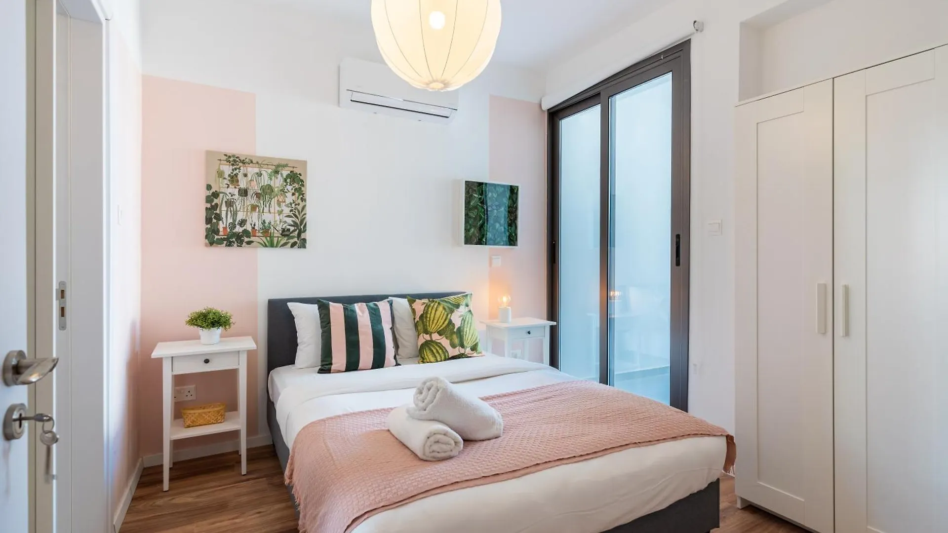 Hue 1-Bedroom Apartment In Larnaca Kıbrıs